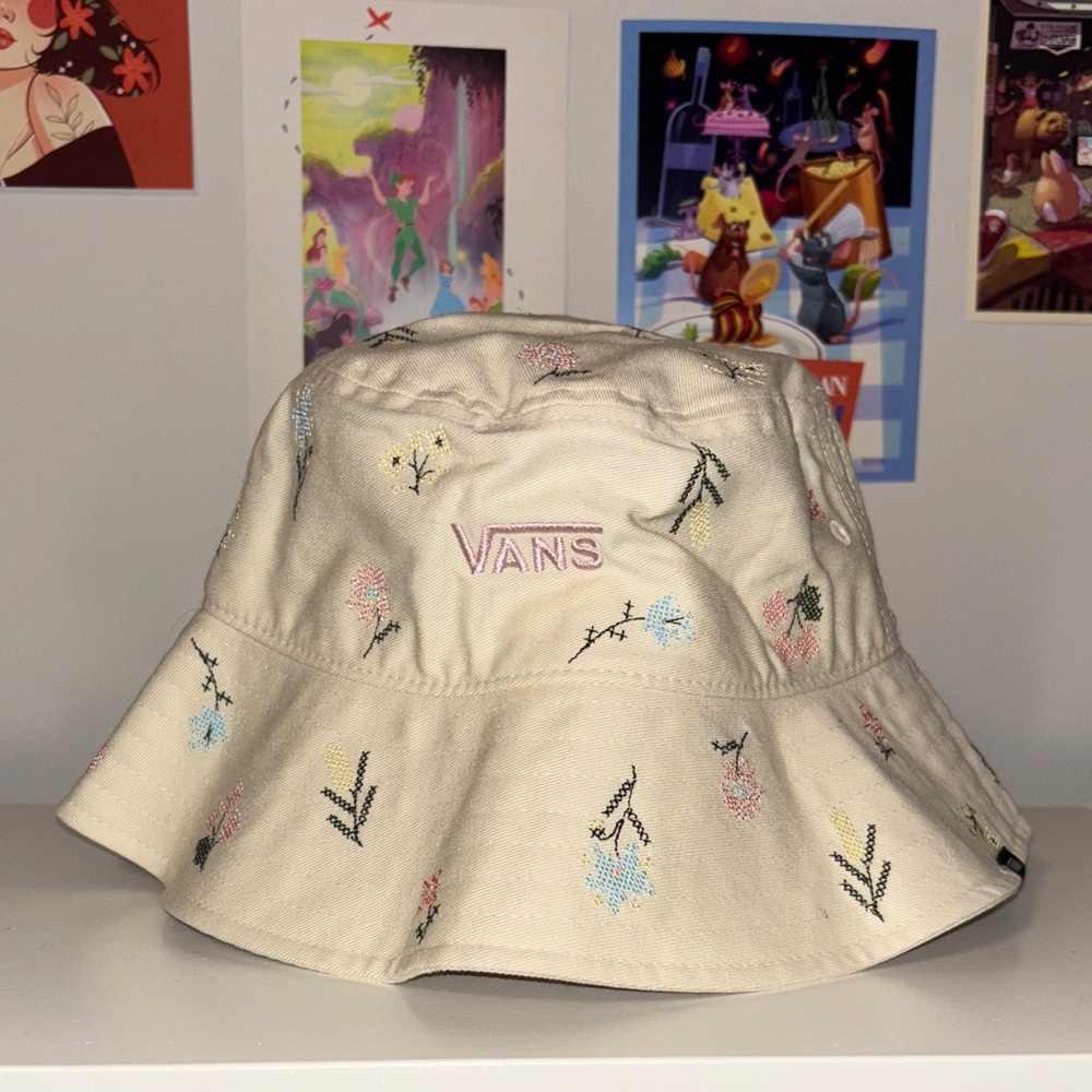 Vans Off-White Bucket Hat with Floral Design